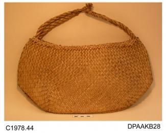 Bag, shopping bag, natural woven straw, straw rope double handle knotted together in the centre, unlined, approximate width 465mm, approximate depth 230mm, c1920-1930s
