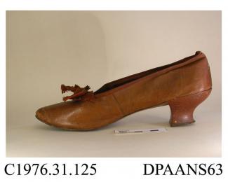 Shoes, pair, women's, tan leather court, almond toe, lined wine coloured leather, edges bound terracotta silk ribbon, vamp trimmed bow of terracotta ribbed silk ribbon with picot edging, curved and waisted knock-on heel, approximate length overall 235mm